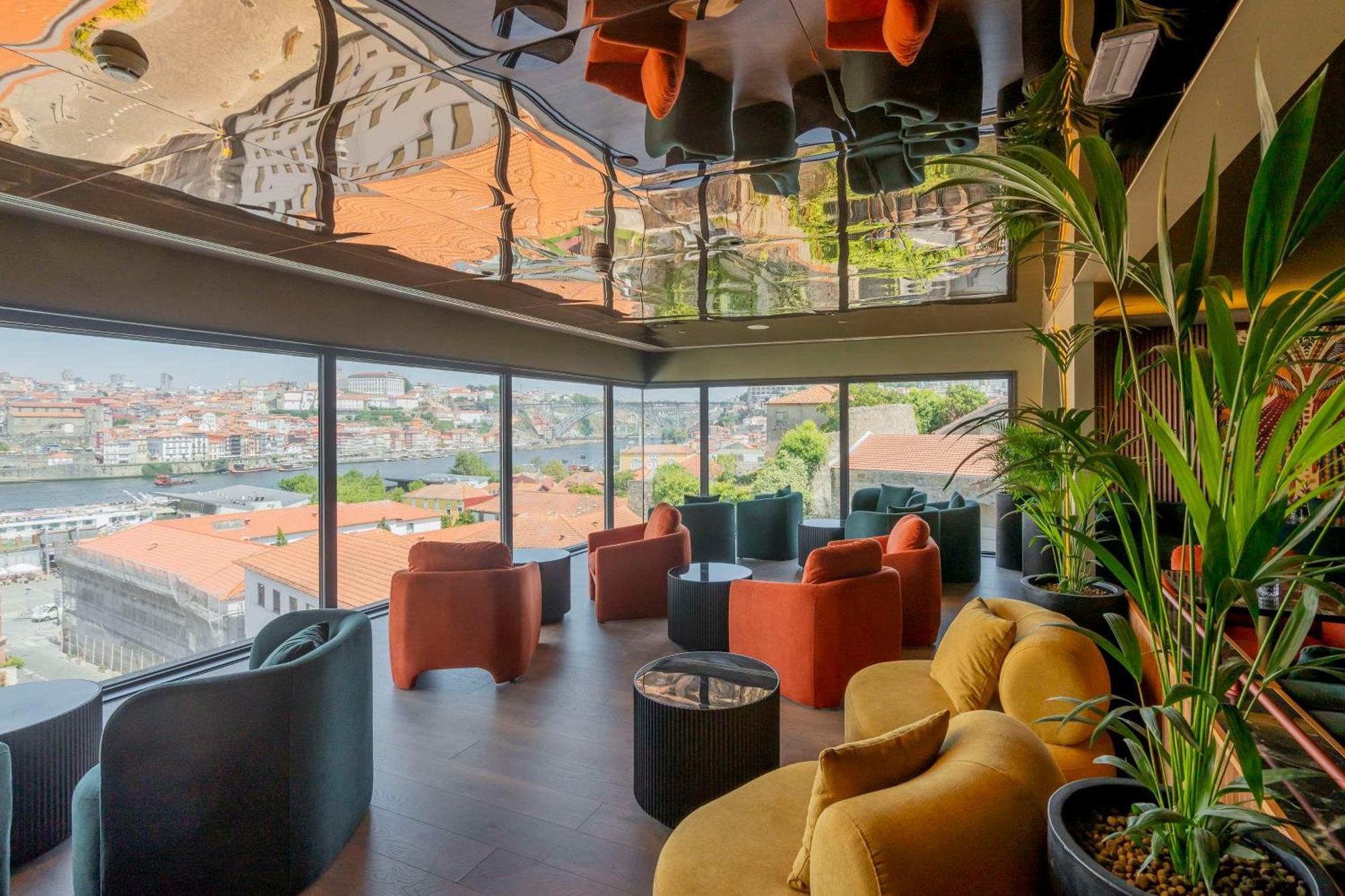 מלון וילה נובה דה גאיה Hilton Porto Gaia מראה חיצוני תמונה The lounge at the airport